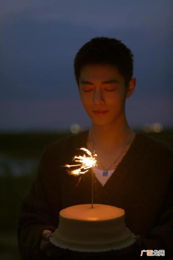 肖战写真照，肖战生日工作室晒大量写真暴击粉丝