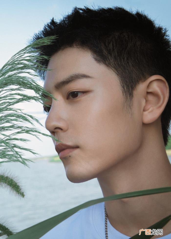 肖战写真照，肖战生日工作室晒大量写真暴击粉丝