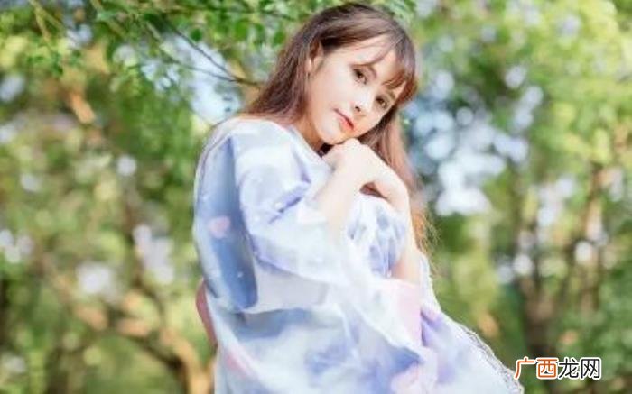 高中暗恋一个女生怎么办，男生暗恋了一个女生