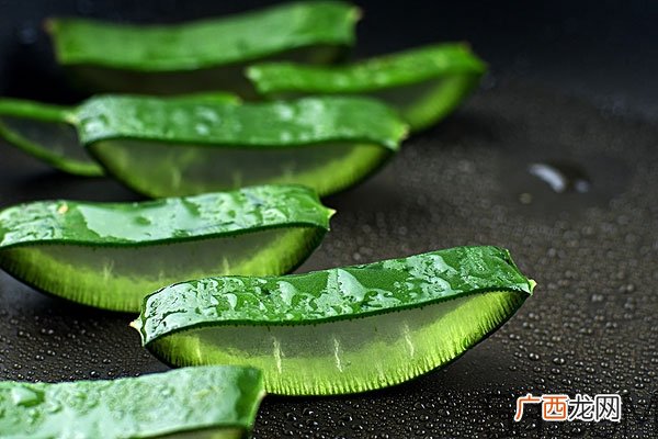 用芦荟擦脸有什么好处 用芦荟擦脸的正确方法