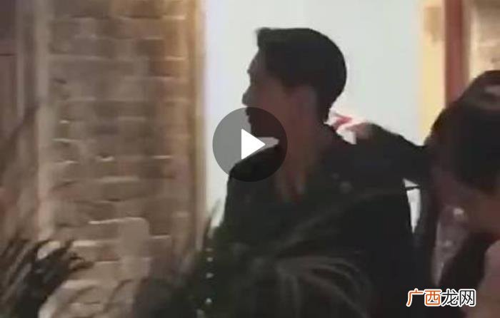 张艺兴长沙，张艺兴一回长沙就一定会去文和友吃小龙虾