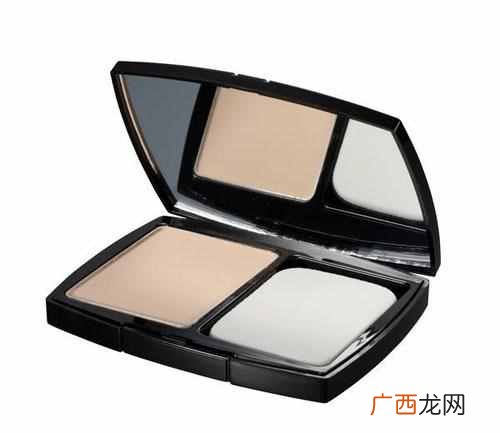 教你正确的使用粉饼！ 粉饼怎么用才不卡粉