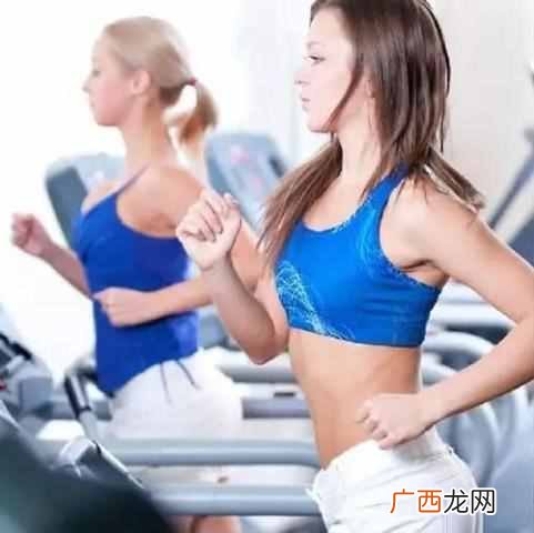 跑步机怎么用（手把手教你正确的使用跑步机图