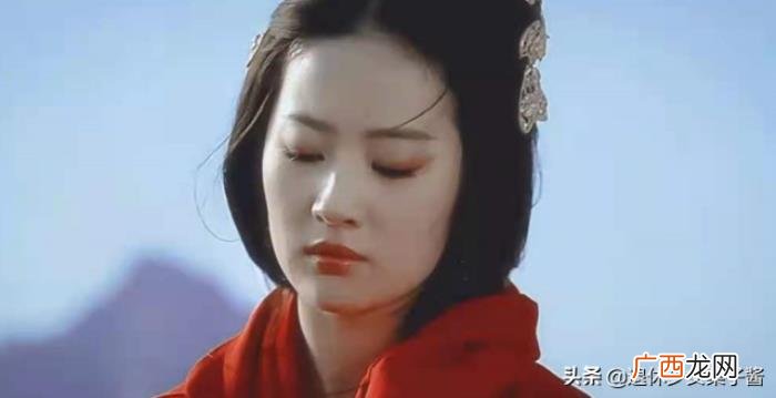 杨幂你以为你是刘亦菲，杨幂海报和刘亦菲海报一模一样