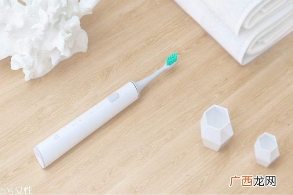 电动牙刷充电的好还是电池的好充电和电池牙刷的优缺点