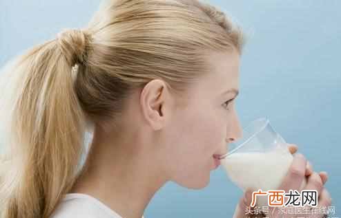 牛奶什么时候喝最好,纯牛奶的作用有哪些！