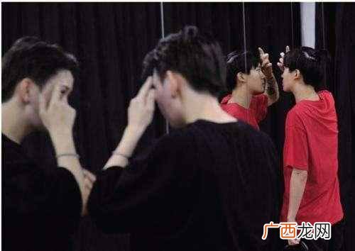 为什么晚上不能照镜子，最科学的解释！