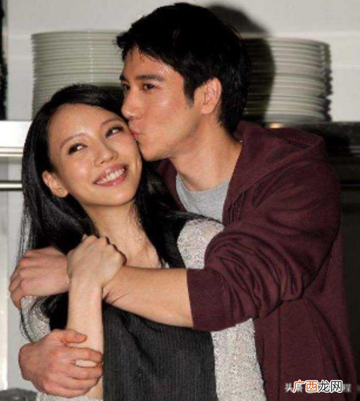 侯佩岑合影，王力宏妻子晒与陶喆老婆和侯佩岑合影