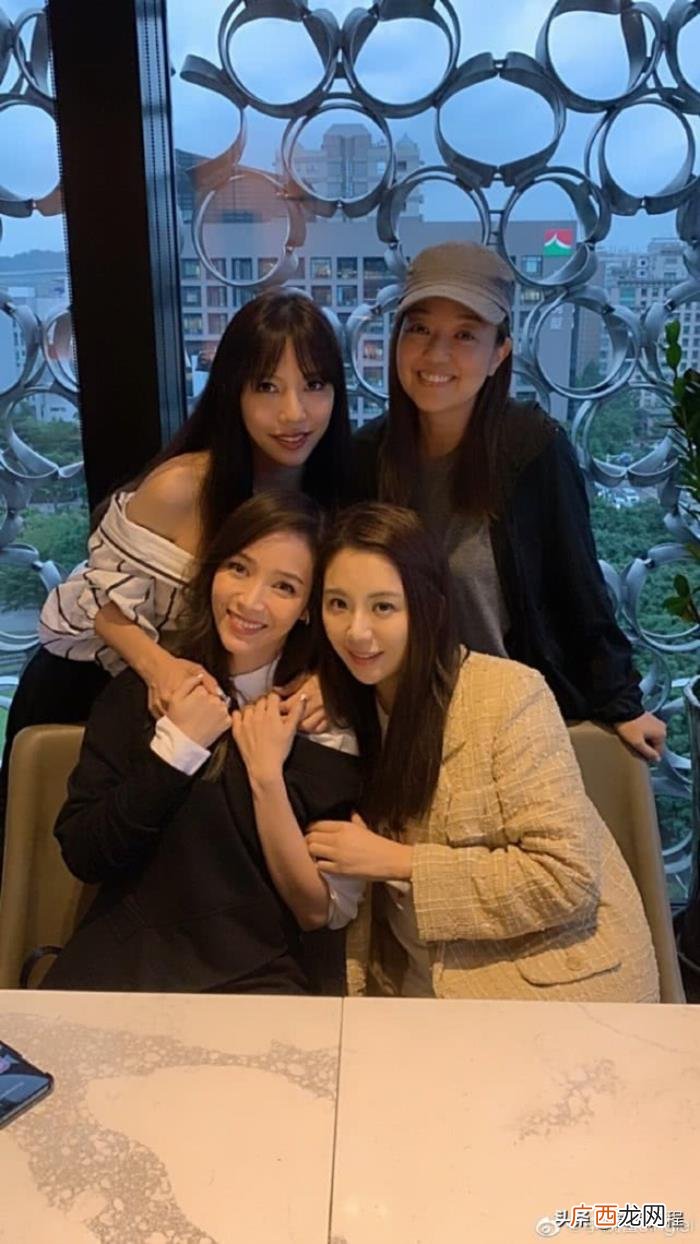 侯佩岑合影，王力宏妻子晒与陶喆老婆和侯佩岑合影