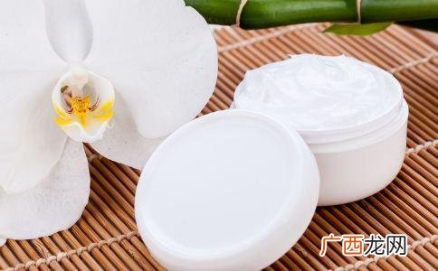 滑石粉在爽身粉中的作用爽身粉有滑石粉好吗