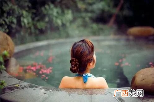 下雨天适合泡温泉吗温泉适合什么季节泡