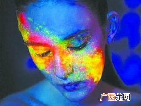 衣服上的荧光剂怎么去除荧光剂给身体带来什么负担