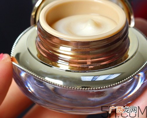 whoo后天气丹眼霜和欧蕙极致眼霜哪个好?
