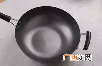 铁锅第一次用怎么清洗呢铁锅生铁好还是熟铁好