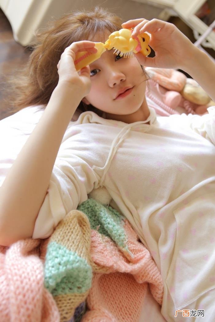 怎么跟女孩子聊天逗她，怎么和女生聊天逗她笑