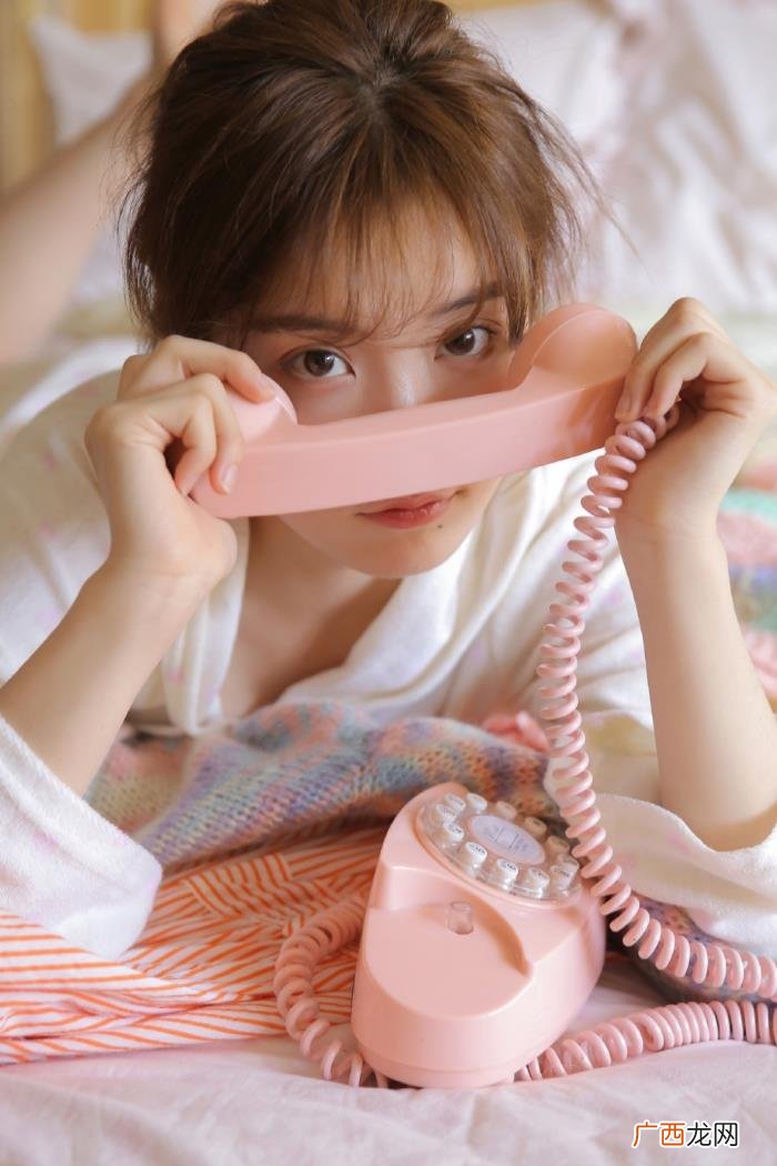 怎么跟女孩子聊天逗她，怎么和女生聊天逗她笑