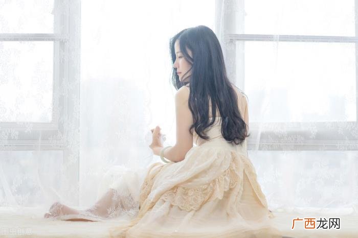和女生聊天怎么撩她，你还不会跟女生聊天