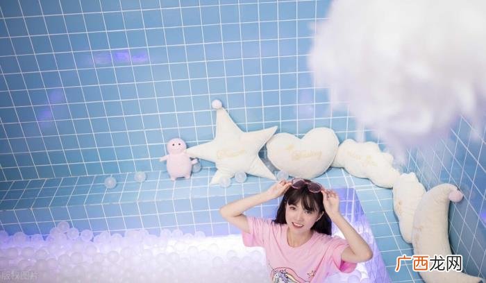 和女生聊天怎么撩她，你还不会跟女生聊天