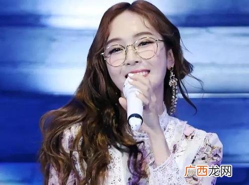 眼镜为什么一直往下掉眼镜腿一高一低怎么调