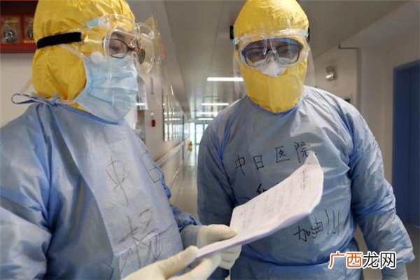 眼镜可以代替护目镜吗没有护目镜怎么办