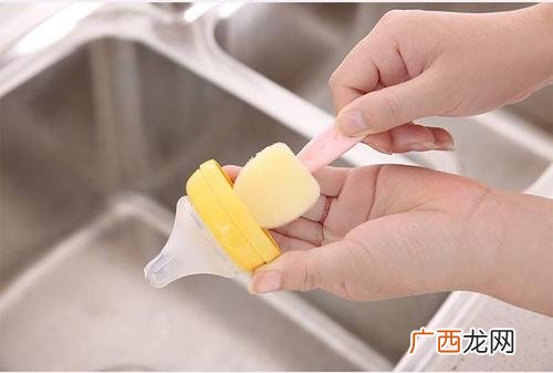 奶瓶可以用洗洁精洗吗奶瓶用洗洁精洗好吗