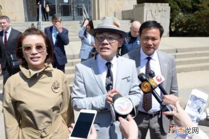 周立波脱口秀上海话，54岁的周立波从脱口秀一哥到人人喊打