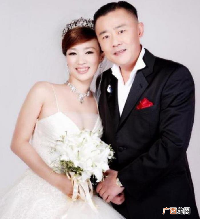 周立波脱口秀上海话，54岁的周立波从脱口秀一哥到人人喊打