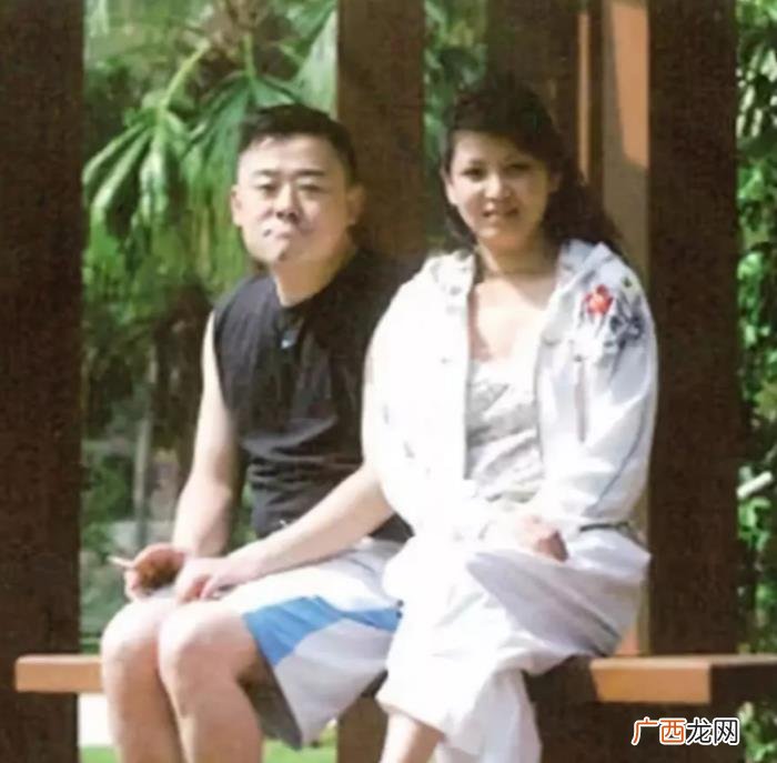 周立波脱口秀上海话，54岁的周立波从脱口秀一哥到人人喊打