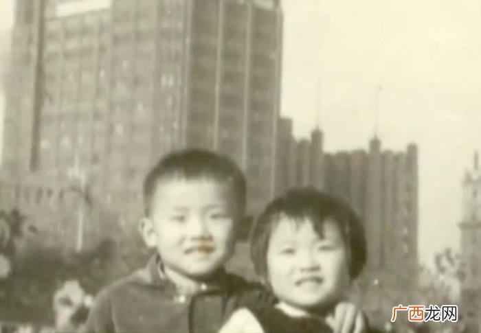 周立波脱口秀上海话，54岁的周立波从脱口秀一哥到人人喊打