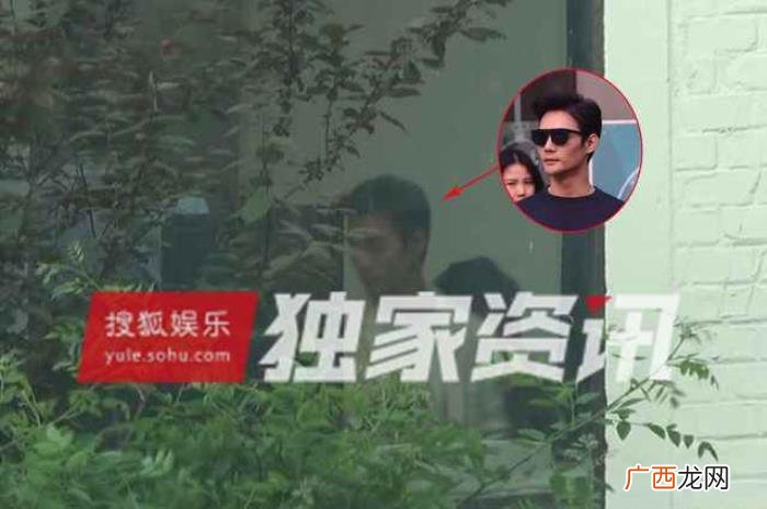 王凯肌肉照，肌肉紧实身材好王凯气定神闲影棚拍照