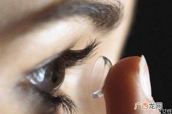 隐形眼镜护理液多长时间换一次年抛不常戴多久换一次水