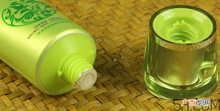 百雀羚水嫩净透精华洁面乳价格_多少钱