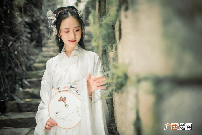 夸奖女人漂亮气质的话,怎么夸女孩子漂亮又不显俗套