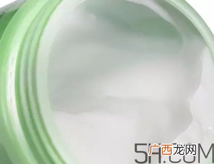 焗油膏弄到脸上怎么洗？