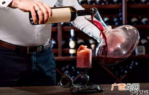 葡萄酒自然醒酒需要多长时间葡萄酒加蛋清是什么意思