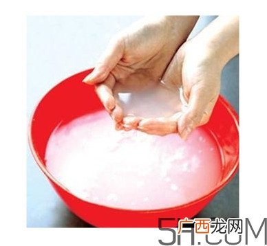 淘米水可以每天洗脸吗 每天用淘米水洗脸有什么好处