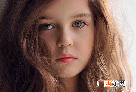 新生女宝宝私处有白色分泌物正常吗是怎么回事