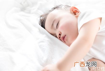 宝宝睡觉抽泣是怎么回事宝宝床头不能放什么