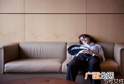 梦游会睁开眼睛吗人在梦游时能不能叫醒