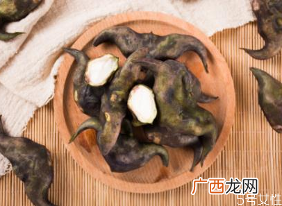 菱角红色和绿色的区别菱角没煮熟吃了会中毒吗