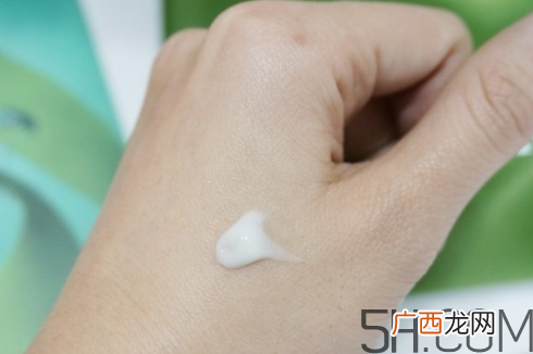 海蓝之谜活颜焕肤精华露多少钱？专柜价格
