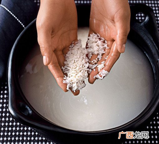淘米水洗脸会变白吗 淘米水有美白效果吗