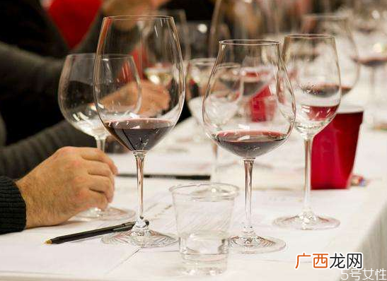 红酒杯怎么选选多大如何挑选一个好的红酒杯