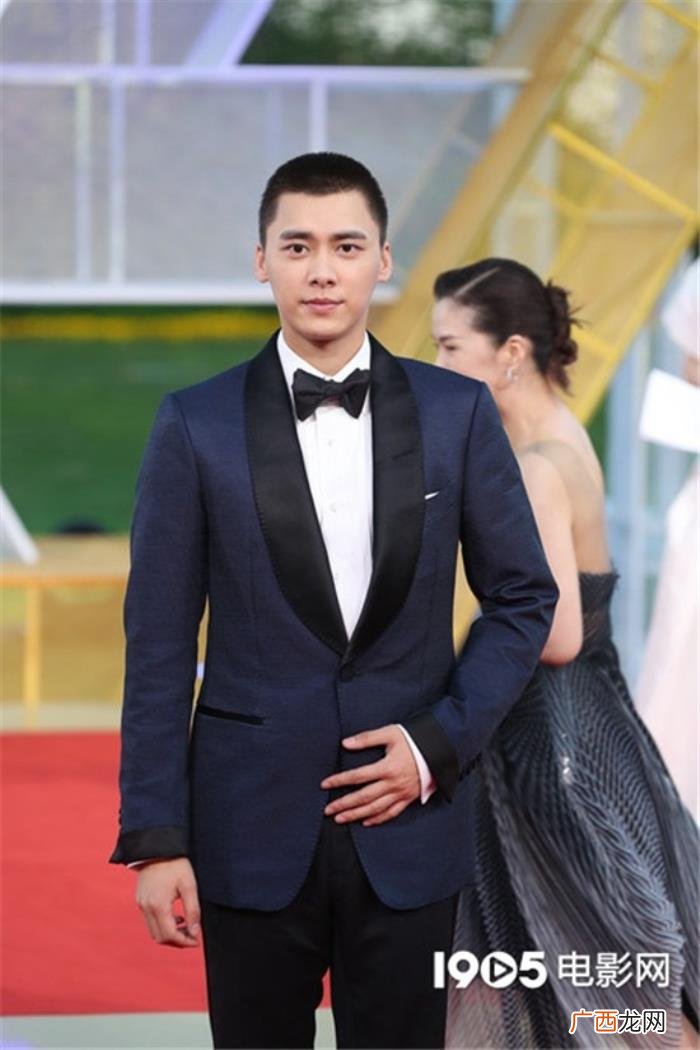 寸头李易峰，李易峰自认长相万里挑一寸头造型男人味十足