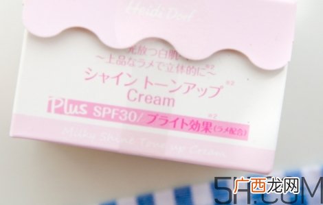 白肌美人素颜霜粉色和蓝色哪个好？