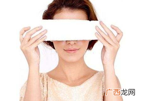 眼睛哭的特别肿能不能睡觉晚上哭怎么防止眼睛肿