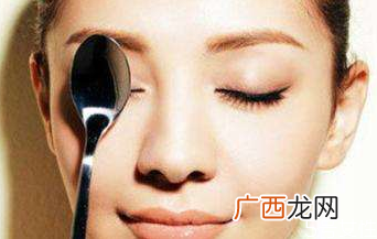 眼睛哭的特别肿能不能睡觉晚上哭怎么防止眼睛肿