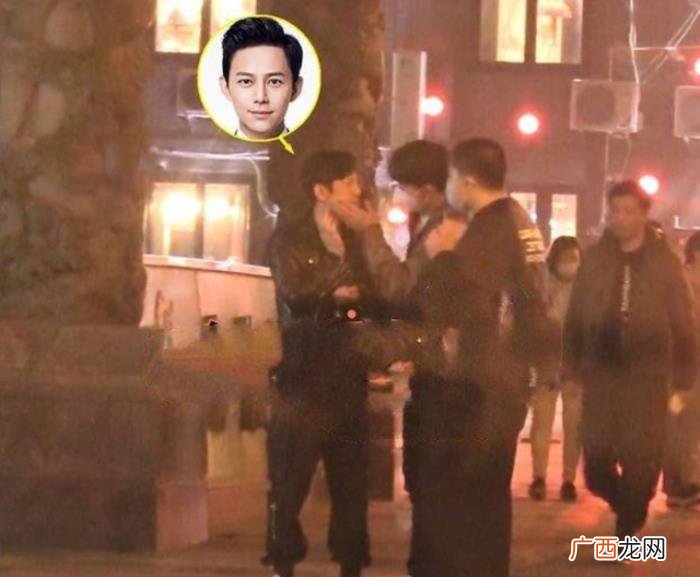 费启鸣几岁，网友扒出对方就是24岁的男星费启鸣
