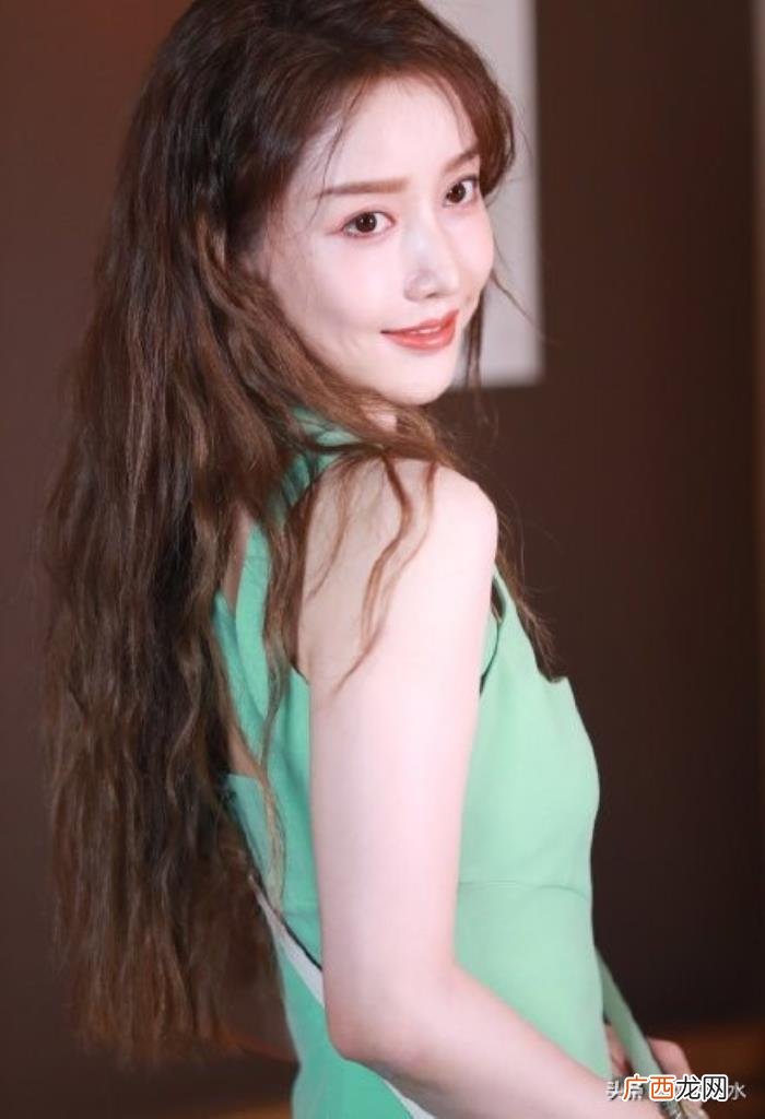 姜贞羽身材,姜贞羽绿色紧身绑带裙大秀美好身材