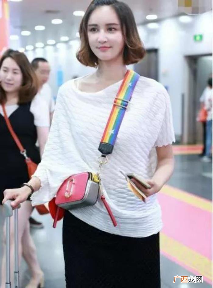 陈晓江疏影，而现身机场的江疏影也是有点像陈晓